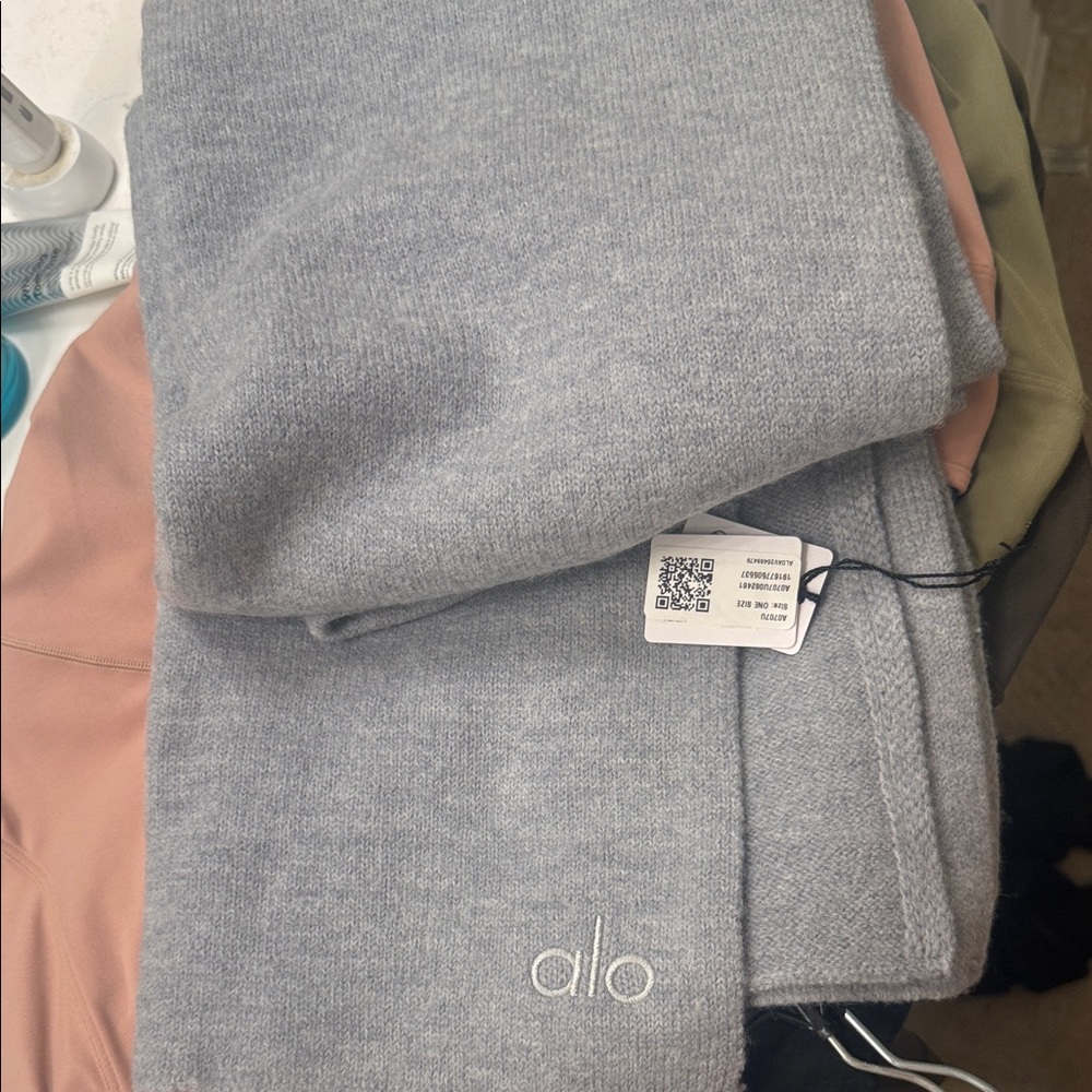 ALO Yoga GRAY wool scarf brand new